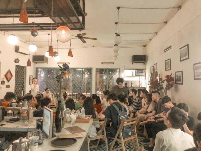 Hòa vào Hue Cafe Roastery để thưởng thức không gian âm nhạc mộc mạc tại Huế
