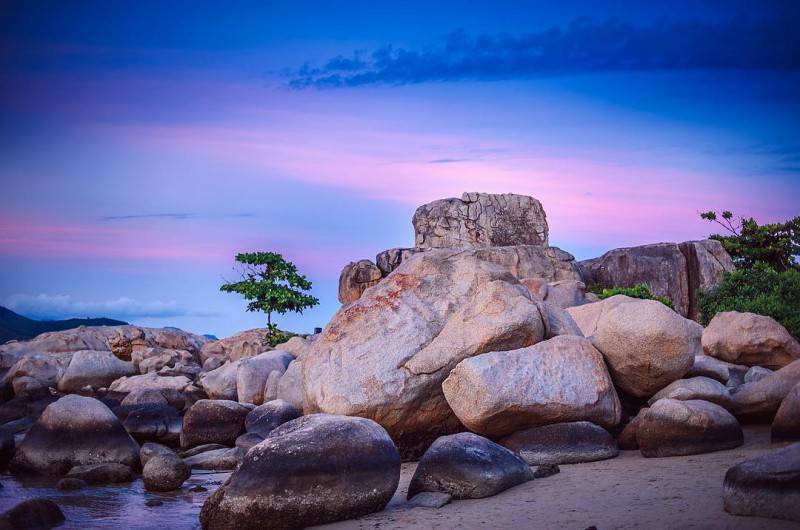Hòn Chồng Nha Trang - hòn đảo thơ mộng lâu đời của thành phố biển xinh đẹp