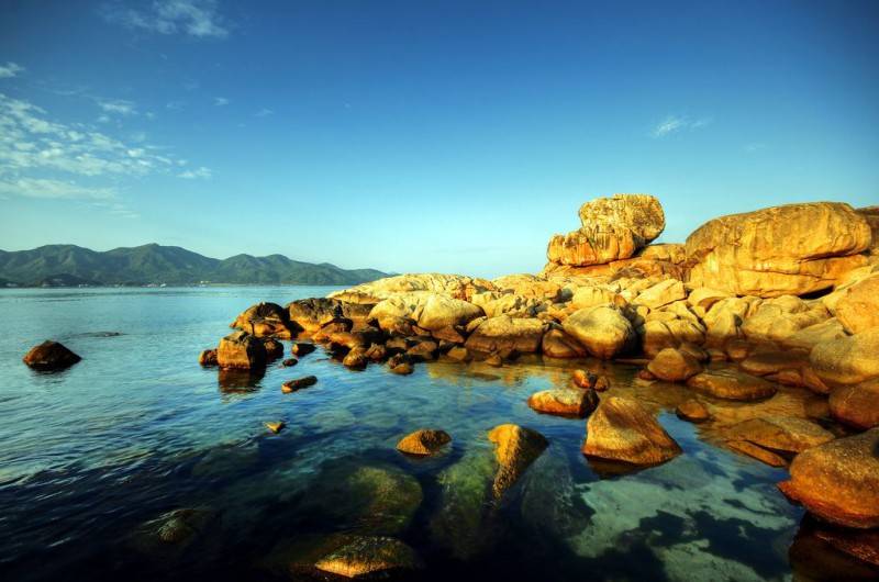 Hòn Chồng Nha Trang - hòn đảo thơ mộng lâu đời của thành phố biển xinh đẹp