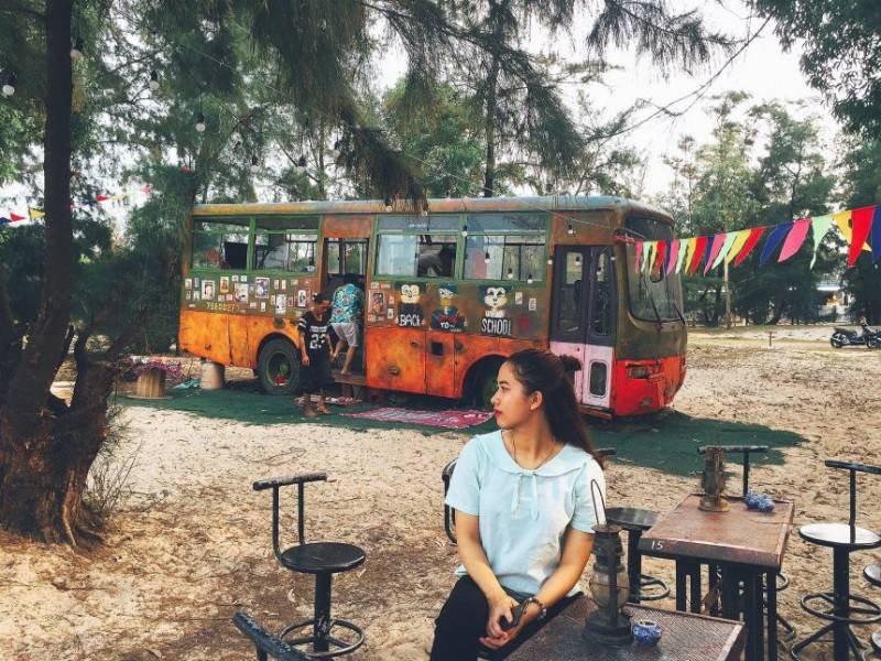 Khám phá Bus Café – Quán cà phê có view biển cực đẹp tại Huế