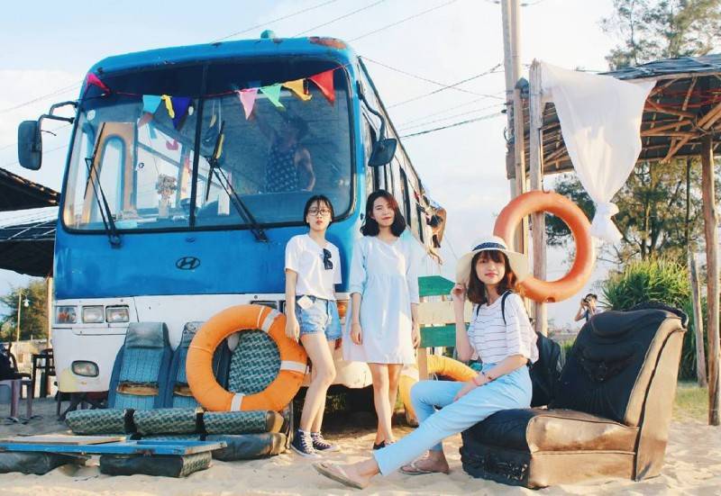 Khám phá Bus Café – Quán cà phê có view biển cực đẹp tại Huế