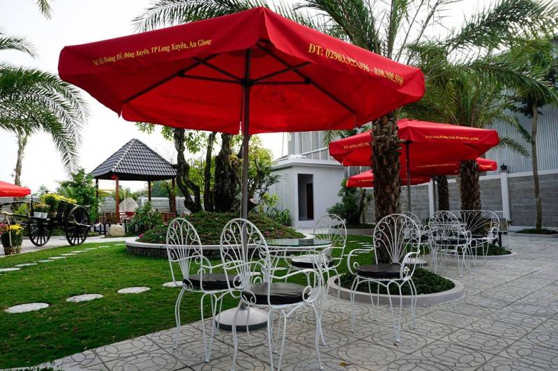 Khám phá Cà phê Sông Hương nổi tiếng với view sân vườn cực đẹp