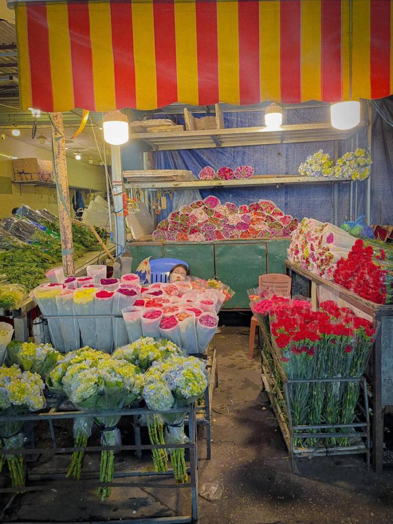 Khám phá Chợ hoa Quảng Bá về đêm có gì đặc sắc