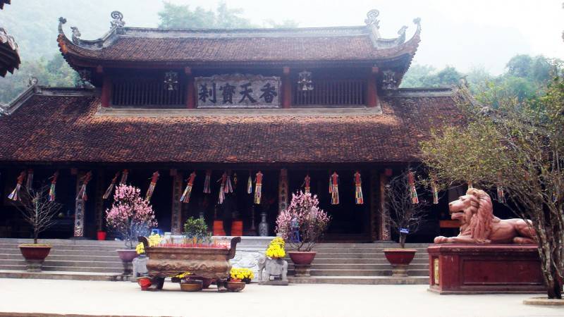 Khám phá chùa Hương - Một trong những ngôi chùa có lịch sử lâu đời nhất tại Hà Nội