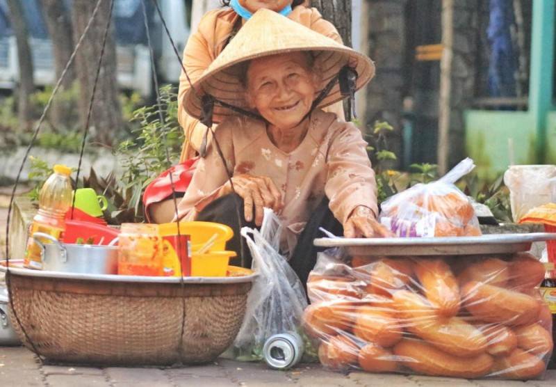 Khám phá Gánh bánh mì thịt rẻ nhất Việt Nam tại Bình Dương