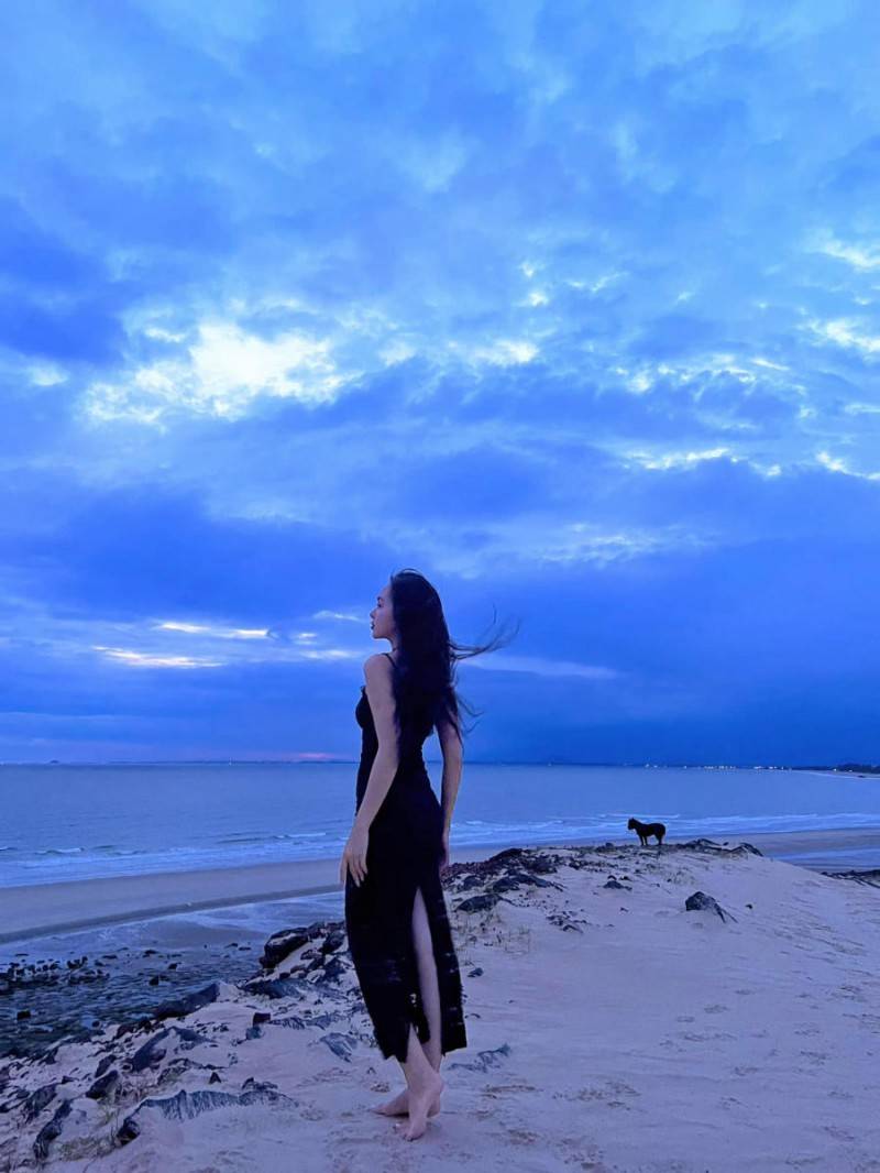 Khám phá Hola Beach cực chill cùng cô nàng Hứa Thảo Nguyên