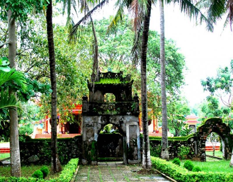 Khám phá khu lăng mộ và đền thờ Lương Văn Chánh Phú Yên