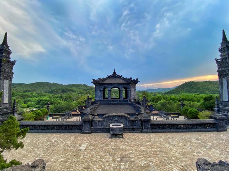 Khám phá Lăng Khải Định, kiến trúc độc đáo giữa núi rừng Hương Thủy
