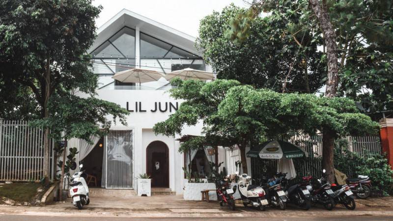 Khám phá Lil Jun Coffee Studio cùng những góc sống ảo cực chất
