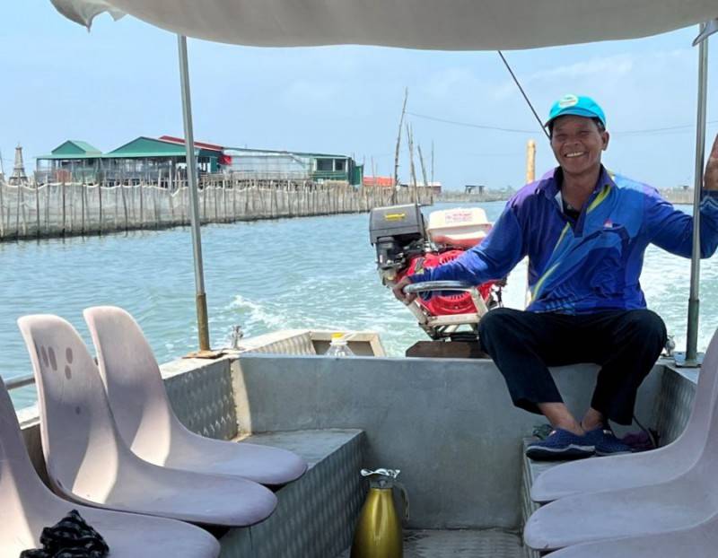 Khám phá nhà hàng nổi Chuồn Lagoon cực dân dã ở Huế