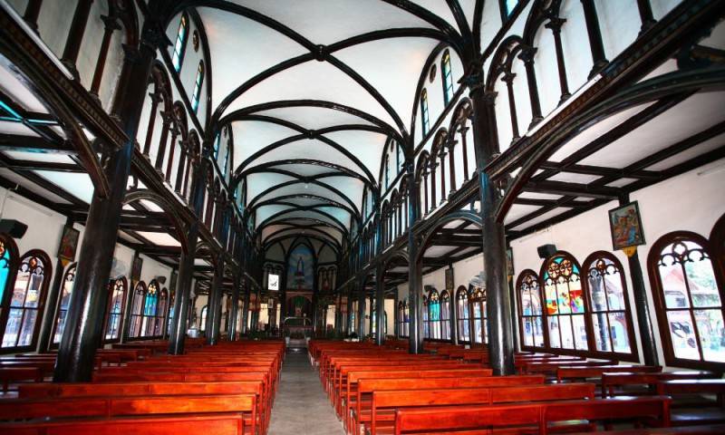 Khám phá Nhà thờ gỗ Kon Tum với tuổi đời hơn 100 năm