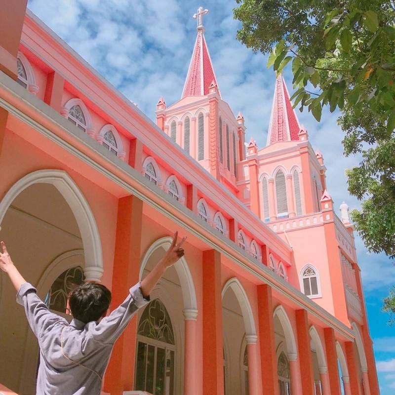 Khám phá Nhà thờ Mỹ Thạnh màu hồng đốn tim giới trẻ ở Long Xuyên