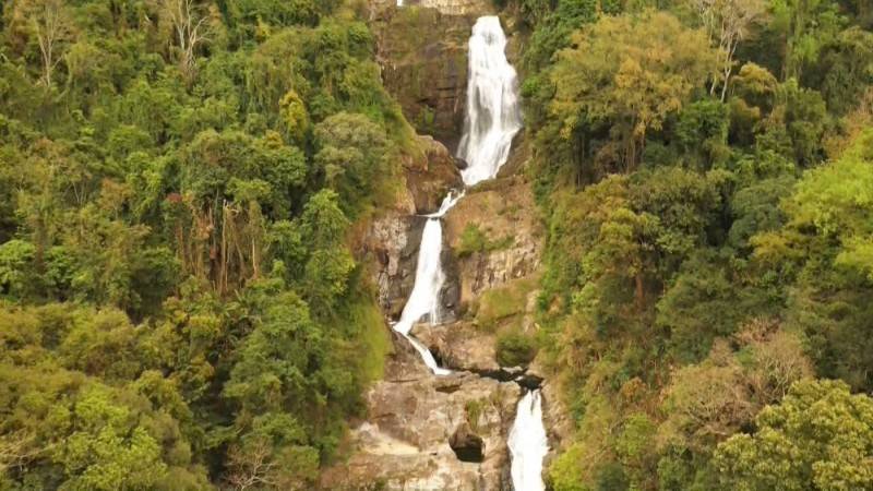 Khám phá thác Siu Puông, địa điểm du lịch hè được giới trẻ săn đón