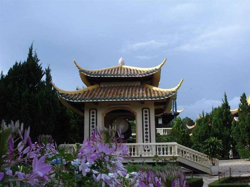 Thiền Viện Trúc Lâm - Khám phá vẻ đẹp cổ kính, tựa chốn bồng lai giữa thành phố ngàn thông