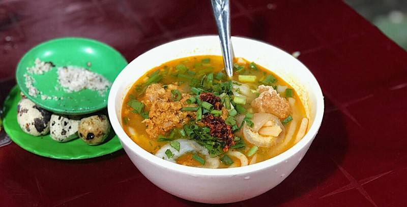 Là thiên đường của bánh canh, nhưng đến Huế phải ăn Bánh canh cua mới đúng điệu!