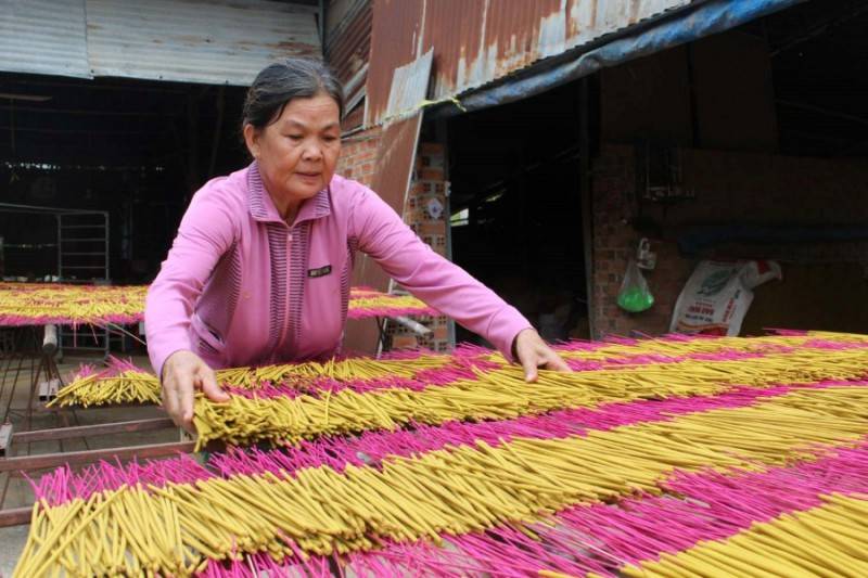 Làng nghề nhang Bình Đức nơi tạo nên hương thơm nhẹ nhàng, an yên