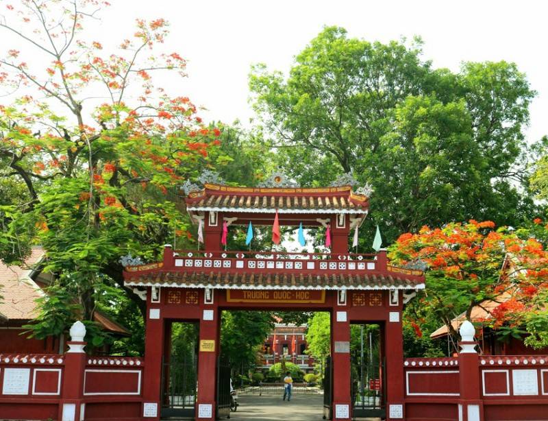 Lịm tim với loạt ảnh check-in mùa hoa phượng khi đi du lịch Huế