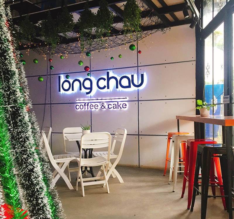 Long Chau Coffee Cake và những đêm nhạc acoustic du dương