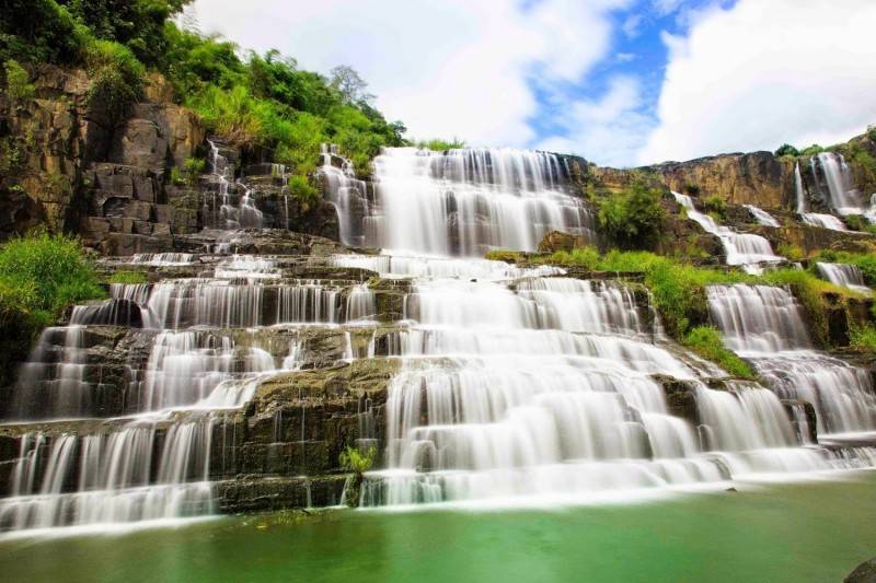 Mấy ai có thể định nghĩa được vẻ đẹp tuyệt mỹ của dòng thác nước Đà Lạt