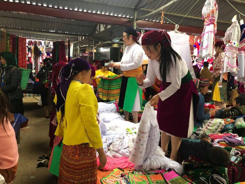 Muôn màu muôn vẻ Chợ phiên Đồng Văn Hà Giang