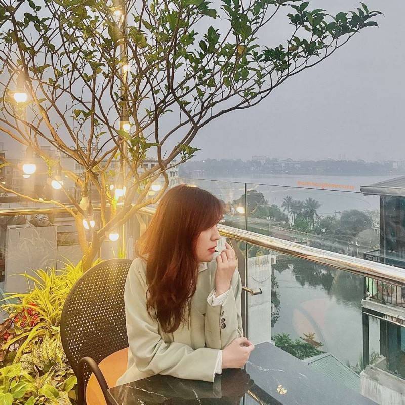 Ngắm hoàng hôn toàn Hồ Tây ở Laguna Rooftop Hanoi