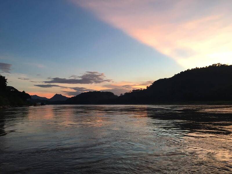 Ngắm hoàng hôn trên sông Mekong và thưởng ngoạn cảnh sắc rực rỡ