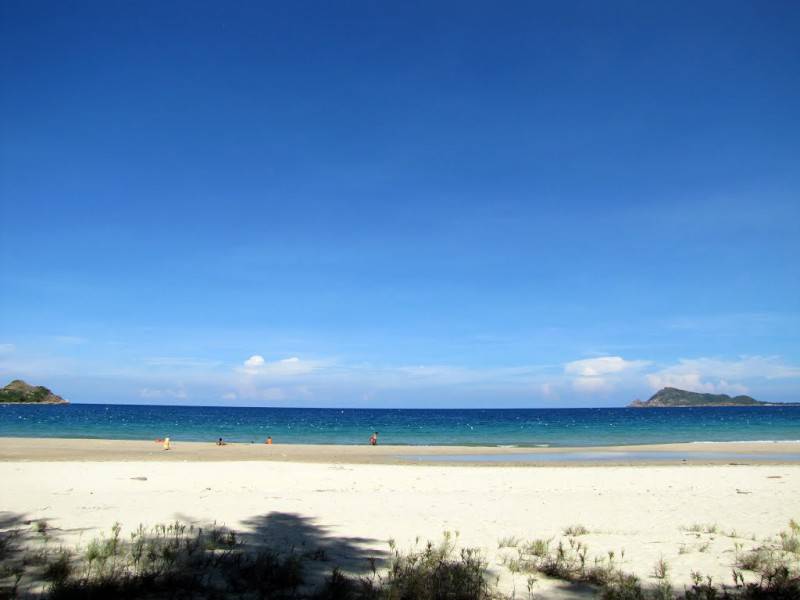 Ngẩn ngơ trước vẻ đẹp hoang sơ của bãi biển Vịnh Hoà Phú Yên