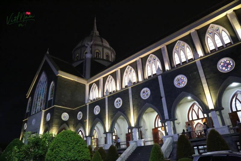 Ngất ngây khung cảnh Nhà thờ Chánh tòa Phú Cường ở trung tâm Bình Dương