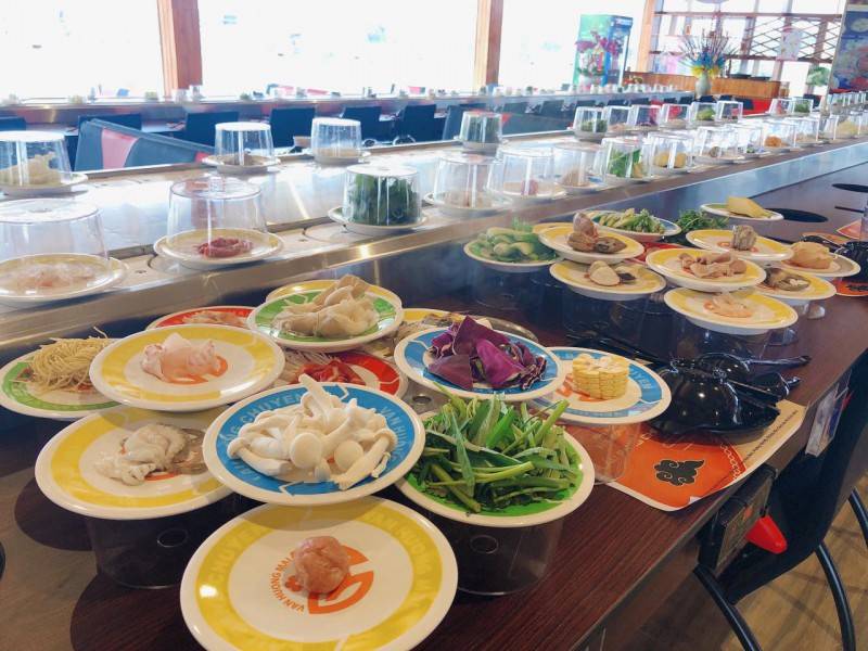 Nhà hàng lẩu băng chuyền Vạn Hương Mai, điểm đến hoàn hảo cho bạn mê buffet