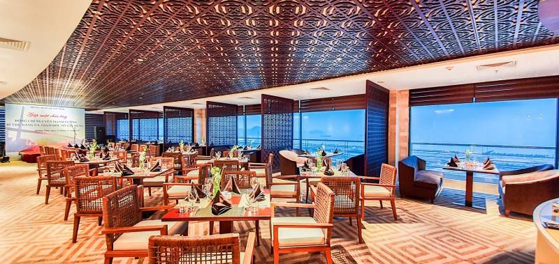 Nhà hàng Panorama Hạ Long – Thưởng thức ẩm thực với view ngắm cảnh cực xịn