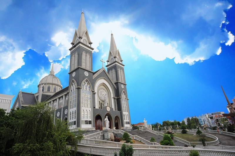 Nhà thờ Chánh toà Phú Cường và lối kiến trúc cổ điển đầy ấn tượng