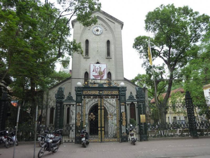 Nhà thờ Hàm Long - Chiêm ngưỡng kiến trúc độc đáo giữa lòng thủ đô