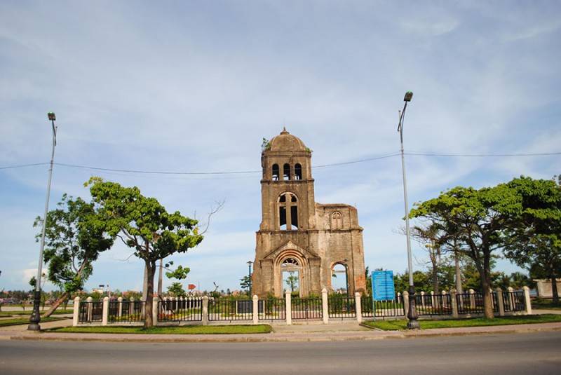 Nhà thờ Tam Tòa Quảng Bình với vẻ đẹp cổ kính bên dòng Nhật Lệ
