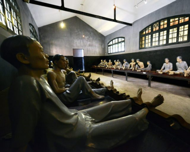 Nhà tù Hỏa Lò - Di tích lịch sử nổi tiếng tại Hà Nội