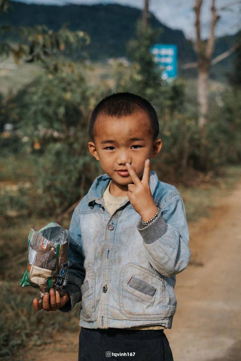 Những em bé Hà Giang đáng yêu trên vùng cao nguyên đá