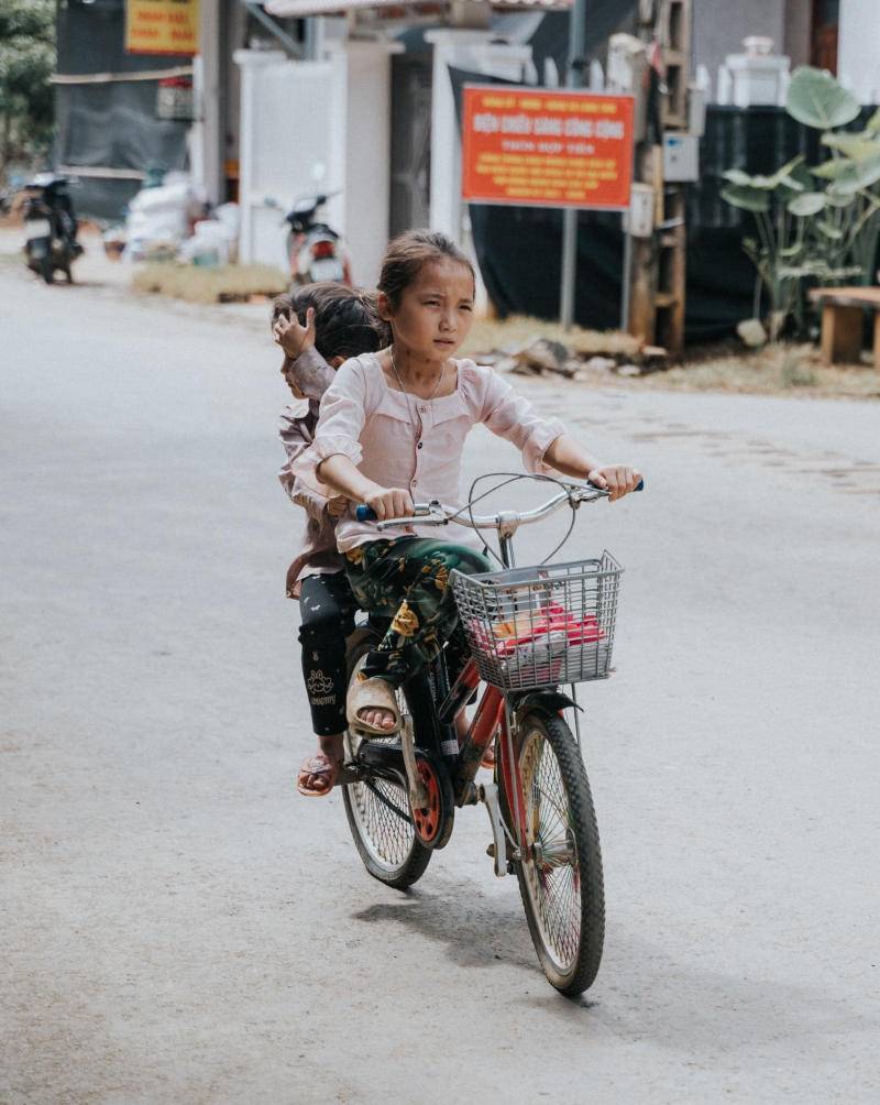 Những em bé Hà Giang đáng yêu trên vùng cao nguyên đá