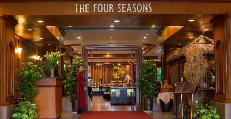 No nê với bữa tiệc buffet kết hợp món Á - Âu tại nhà hàng Four Seasons