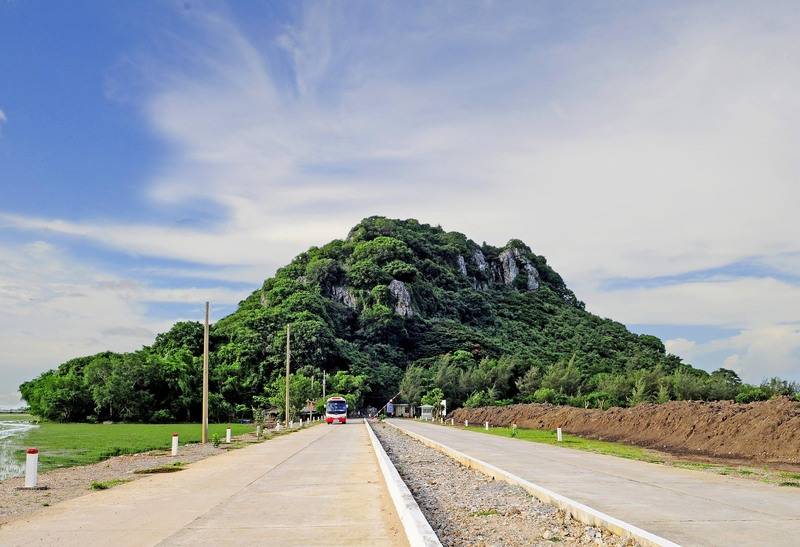 Núi đá dựng Kiên Giang, điểm ngắm cảnh hùng vĩ ấn tượng