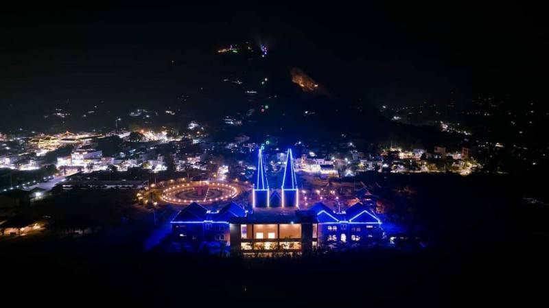 Núi Sam về đêm lung linh huyền ảo trong bộ ảnh của Long Nguyễn