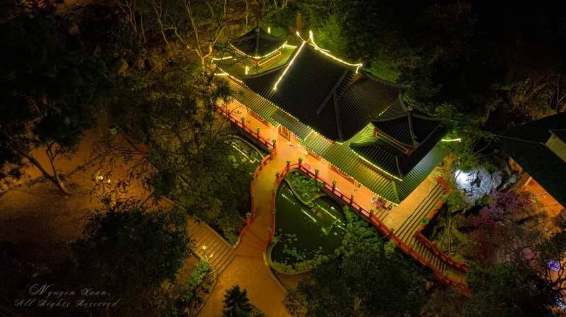 Núi Sam về đêm lung linh huyền ảo trong bộ ảnh của Long Nguyễn