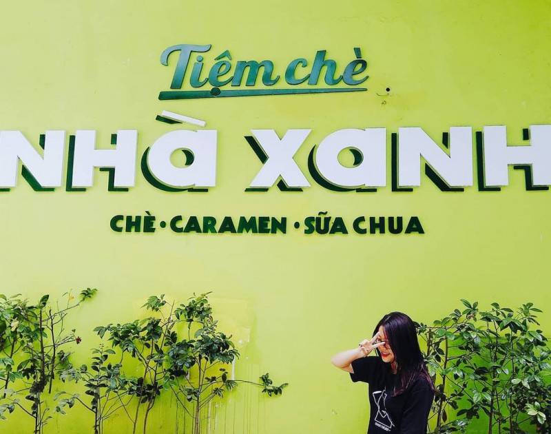 Phát hiện bức tường xanh sốt rần rần tại Tiệm chè Nhà Xanh ở Hà Nội