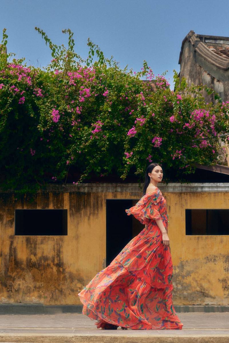 Phố cổ Hội An đậm chất nghệ thuật qua shoot hình của Hoa hậu Tiểu Vy