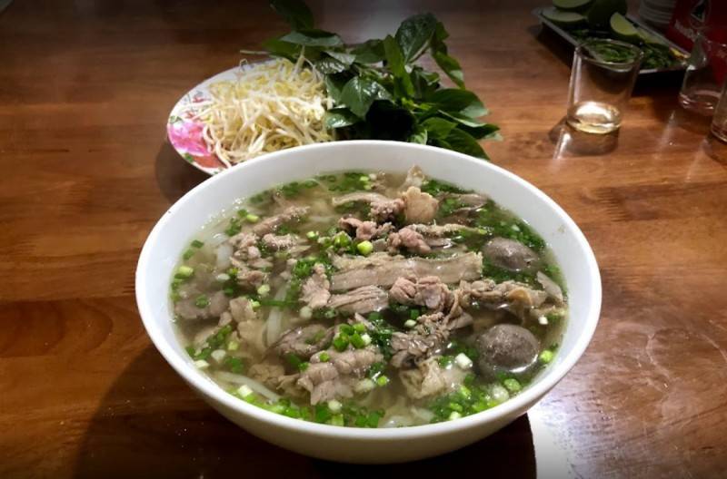 Phở khô Hào Ký, món ăn không thể thiếu khi dừng chân tại Bảo Lộc
