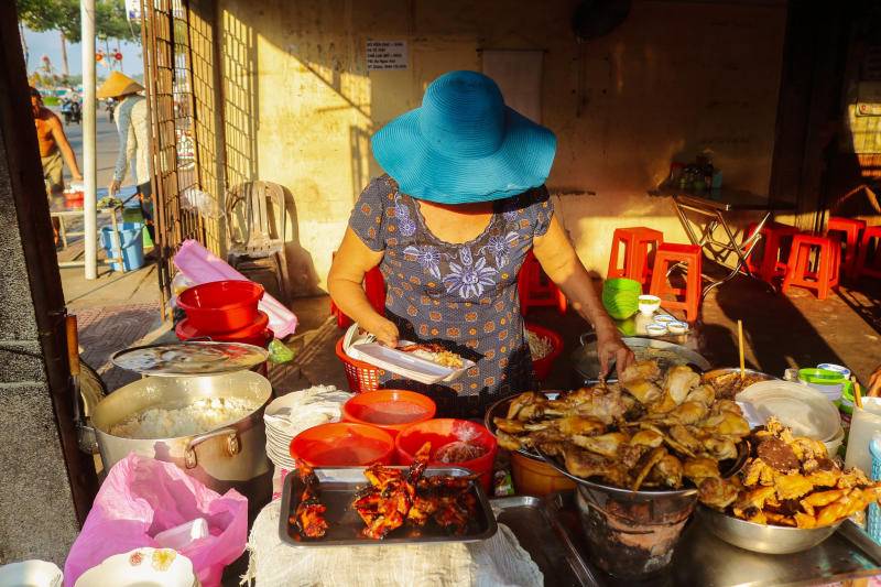 Quán cơm, hủ tiếu Bà Hiền hơn 20 năm ở An Giang