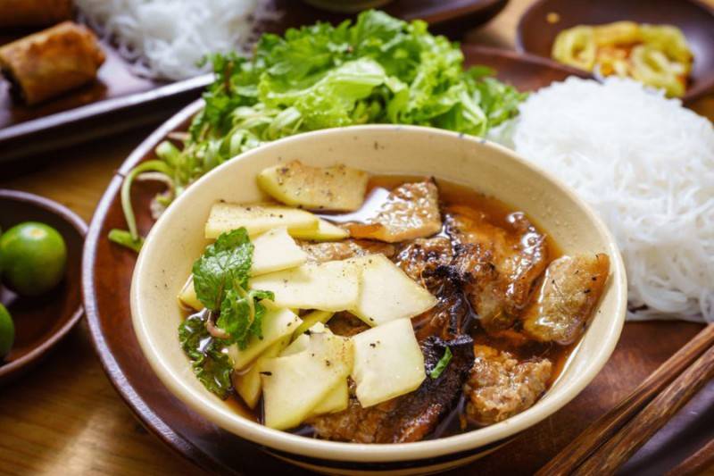 Review bún chả Hà Nội, món ngon ghi danh công thức ẩm thực thế giới