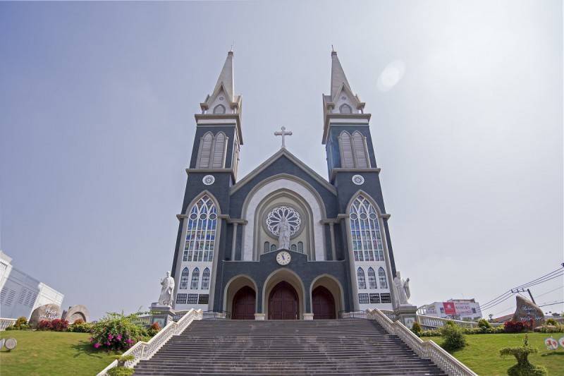 Review nhà thờ Phú Cường mọi ngóc ngách đẹp ngỡ trời Tây