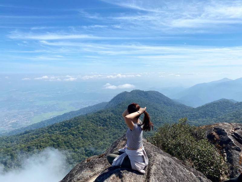 Review núi Bà Rá với vẻ đẹp hùng vĩ xen lẫn nét trữ tình