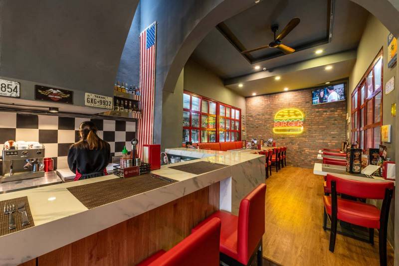 S&amp;L's Diner - Nhà hàng kiểu Mỹ giữ lòng phố thị Thủ đô