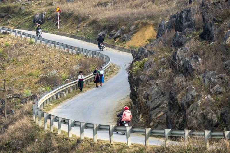 Sắc màu rực rỡ đến từ làng dệt thổ cẩm Lùng Tám Hà Giang