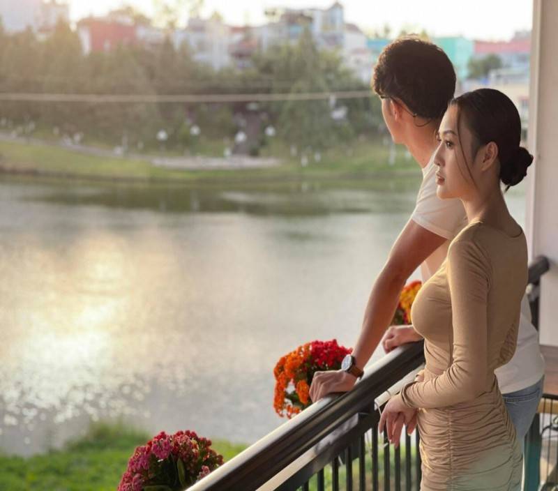 SERI Tea Coffee, buổi chiều ngắm hoàng hôn lãng mạn bên cạnh mặt hồ